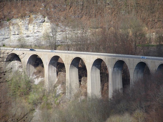 A8 Albabstieg Drackensteiner Hang mit Drachenlochbrücke April 2012_010