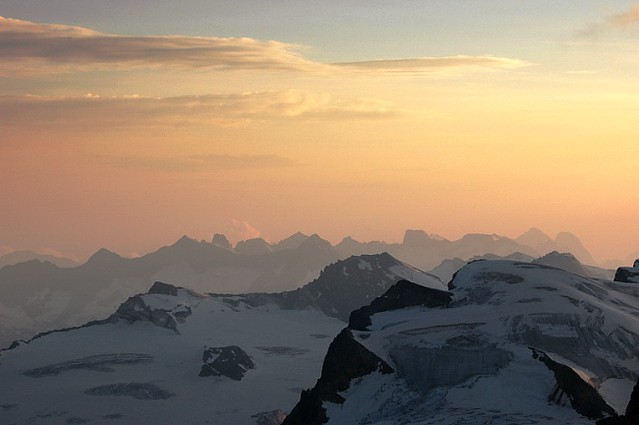 d0402074 | Abendlicher Blick vom Rifugio Marco e Rosa zu den Bergeller Alpen mit Monte Sissone (3330 m), Cima di Rosso (3366 m), Torrone-Gruppe (3351 m), Cima di Castello (3392 m), Cima dal Cantun (3354 m), Piz Cengalo (3370 m) und Piz Badile (3309 m). Berninagruppe / Graubünden, 23.07.2004