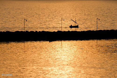 sunset sea water docks landscape boats fishing outdoor greece fishingboats goldenhour artaki evia euboia euboea neaartaki newartaki