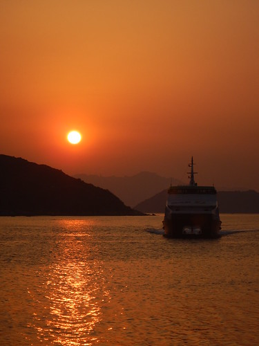 ocean hk sun silhouette ferry sunrise island hongkong halo muiwo a10043 新輝陸 highspeedcraft firstferryvi aquanvi marinetekink