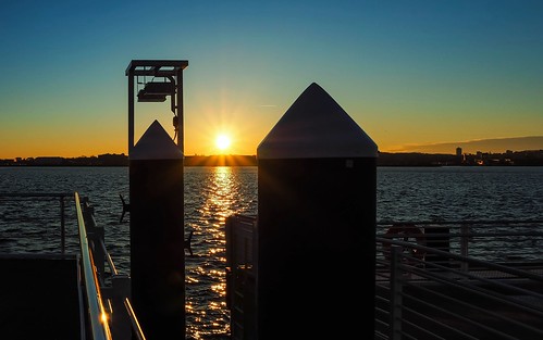 winter silhouette sunrise jetty reflexion sonnenaufgang spiegelung kiel kielerförde anlegestelle kiellinie kielfjord olympusem10 klirrekalt