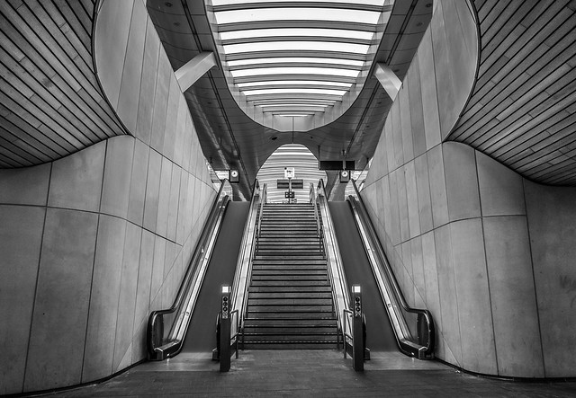 (3)No escalators: Central station in B&W, Arnhem [explored]
