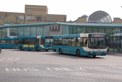 Arriva Southend Scania L113CRL / Wright Axcess Ultralow 3251, N251 BKK with non-standard livery DAF SB220 3912, T912 BKM behind (no dark blue skirt) | by EastBeach68