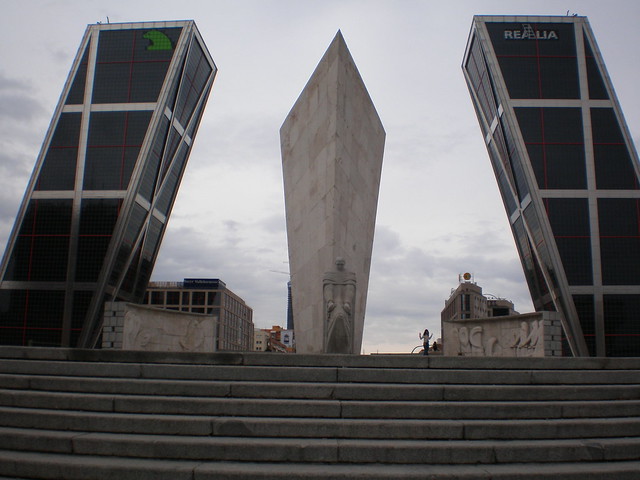 Puerta de Europa / Torres Kía , Philip Johnson and John Burgee 1996, Chamartín, Madrid