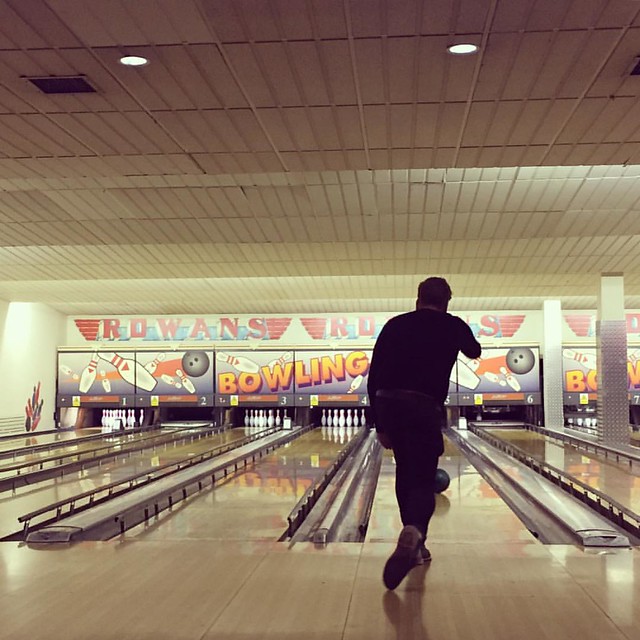 #bowling at #rowans #finsburypark with @jimmylefish and pretending we don't have to go back to school tomorrow 😭