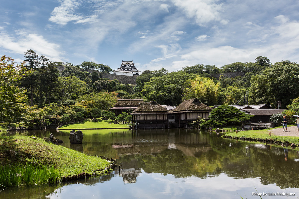 Jardines Genkyu-en con el castillo de Hikone como &laquo;paisaje prestado&raquo;