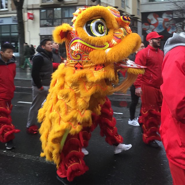 Le #dragon danse au #nouvelanchinois du #défilé13 et fête l'#anneedusinge #anneedusingedefeu #chinesenewyear