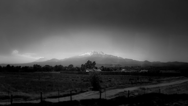Live Volcanoes on the Way to Puebla (Puebla, México. Gustavo Thomas © 2016)