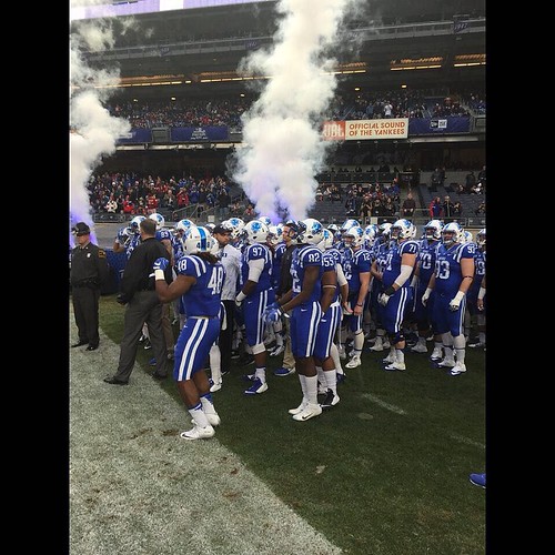 @duke_fb is on the board! The Blue Devils took a 10-0 lead in the @pinstripebowl with a 85-yard rush (tying a school record) by Shaun Wilson in the first quarter.