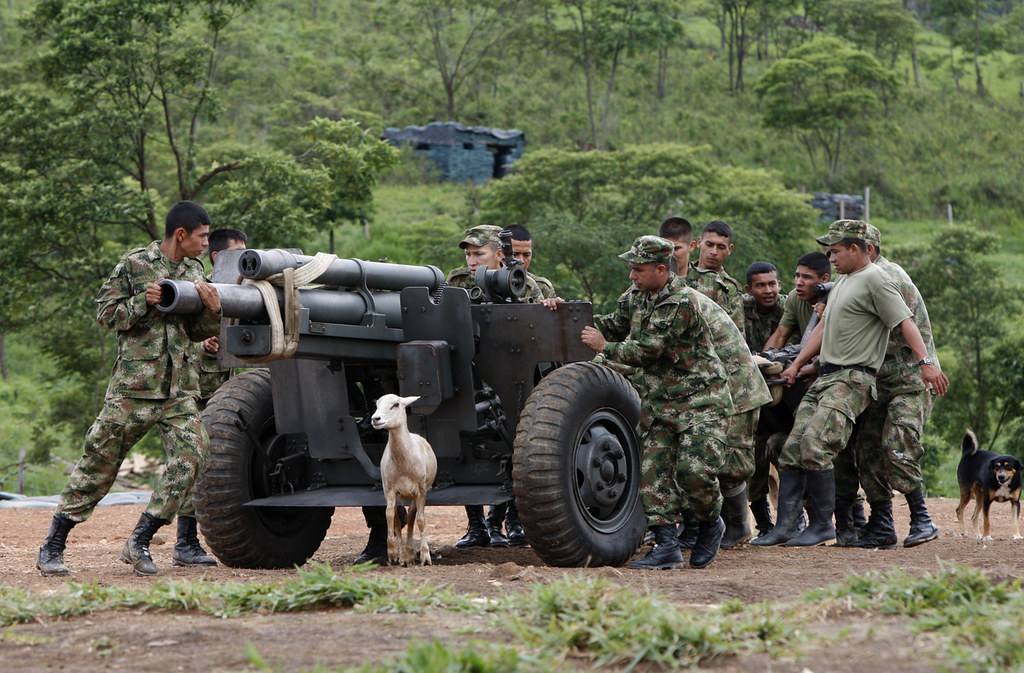 El conflicto armado en Colombia en el lente de Héctor Fabi… | Flickr
