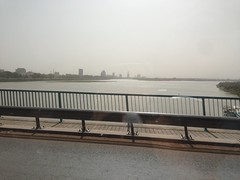 In Khartoum ist Fotografieren im öffentlichen Raum verboten. Deshalb ein heimlicher Blick von der Nilbrücke