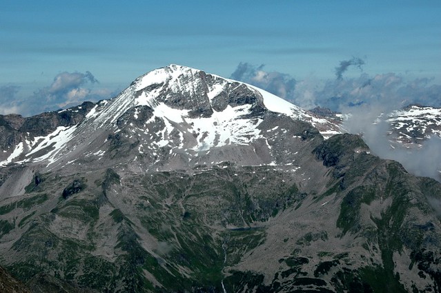 d0503155 | Blick vom Schönbichler Horn zum Hohen Riffler (3234 m). Zillertaler Alpen, 20.07.2005