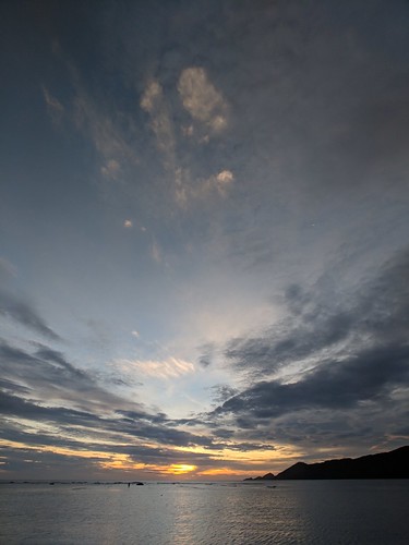 teampixel shotonmoment momentwide momentlens sunrise beach clouds