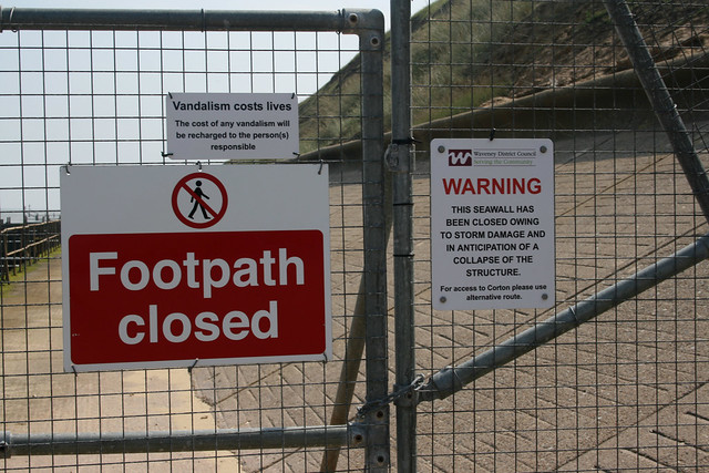 Closed promenade at Hopton-on-Sea