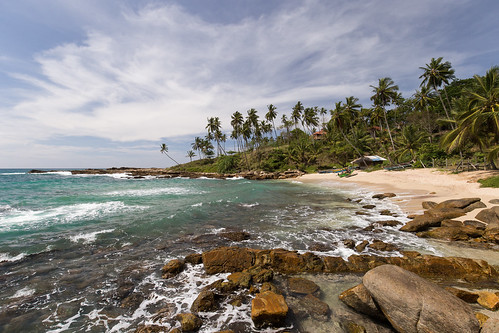 srilanka asia canon goyambokkabeach beach tangalle landscape nature indianocean ocean water sand rocks palmtrees waves