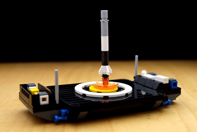 Falcon 9 & Drone Ship - LEGO Micro-scale