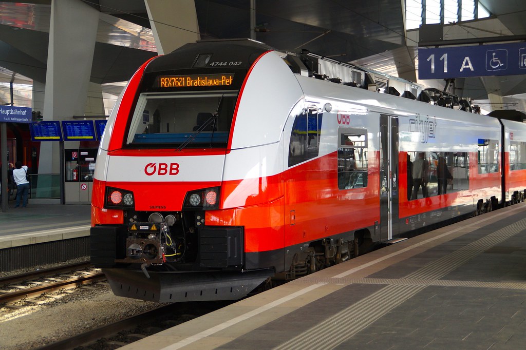 OBB 4744 042 14.05.2018 | OBB 4744 042 is seen at Wien HBF w… | Flickr