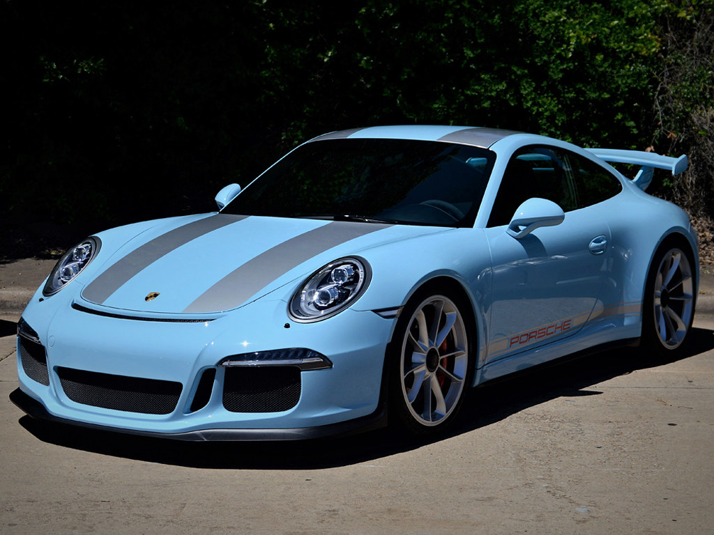 Gulf Blue 2014 Porsche 911 GT3.