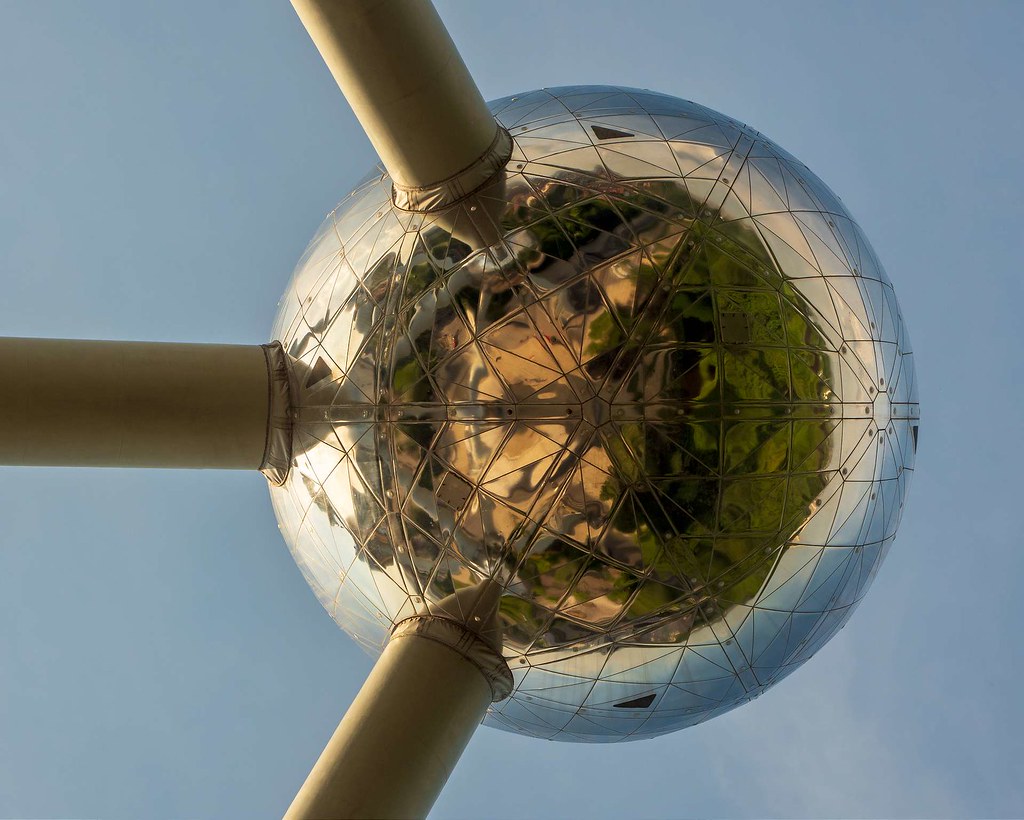 Little Planet Reflected (Atomium 1)