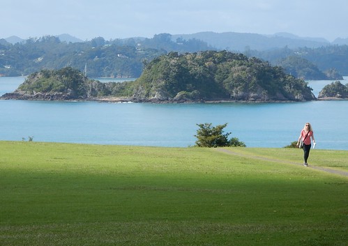 waitangi treatygrounds tekongahu museum lawns park coast alone tourist bayofislands beauty view sea