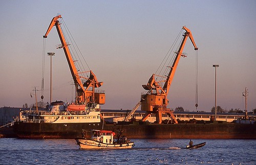 bandareanzali portmaritime bateaux boats grues cranes sunset coucherdusoleil iran