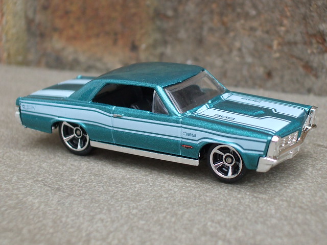 Hot Wheels Mystery Models Metallic Blue 1965 Pontiac GTO Muscle Car