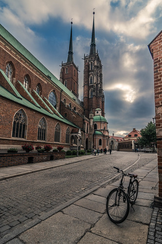 wroclaw poland europe bike bicycle landscape city cityscape urban cathedral view tokina 1628mm canon 6d may spring 2018 travel holidays architecture church street