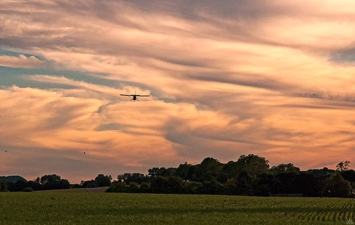 evening flight hot air baloon aeroplane cessna powerful clouds landscape
