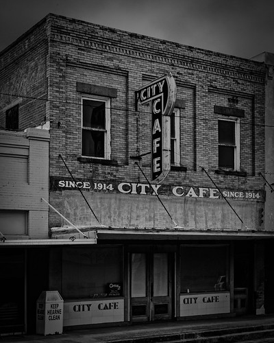 bw blackwhite blackandwhite cafe café citycafe diner monochrome old restaurant hearne texas unitedstates us