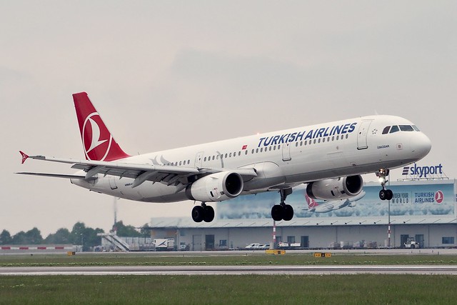 Airbus A321-232  TC-JMK — Turkish Airlines
