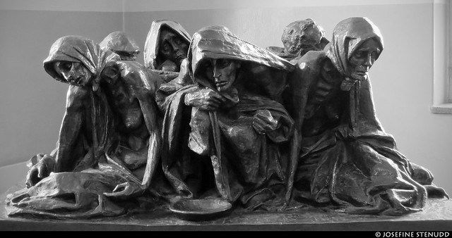 20170630_50 Starvation sculpture | Auschwitz concentration camp, Poland