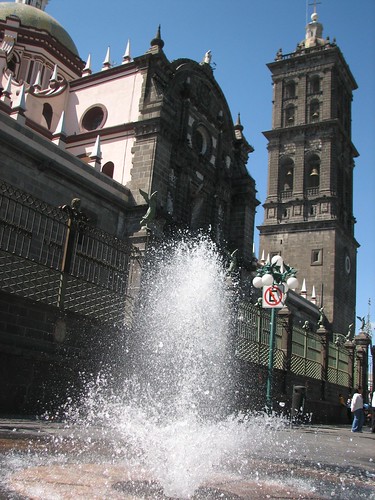 Fuente y Catedral - Puebla
