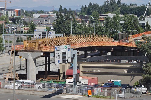Link construction over I-405
