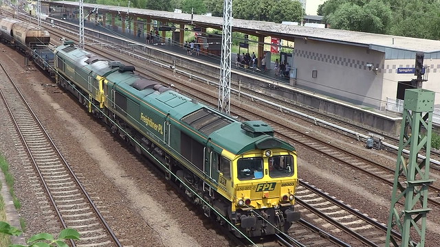 Doppeltraktion schwere dieselelektrische Lokomotiven 66003 & 66006 von GM-EMD südwärts auf Güterbahnaußenring Springpfuhl in 12681 Berlin-Marzahn