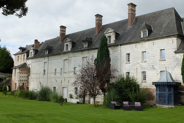 Vauchelles-lès-Domart : Château (XVIIème) - aile XVIIIème côté Est