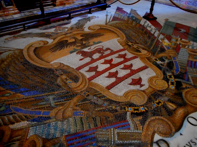 Mosaic floor with Odescalchi coat-of-arms (1723) - Santi Apostoli Church in Rome