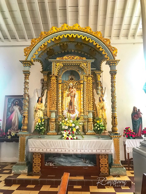 Altar Virgen del Carmen. Iglesia San Atanasio en La Villa de Los Santos. Panamá