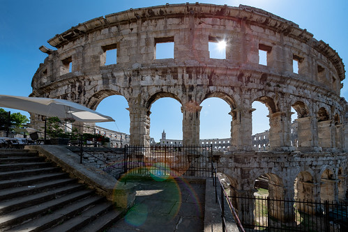 pula istarskažupanija kroatien hr architecture antique roman ruins arena sun backlight contrast lensflare building historic