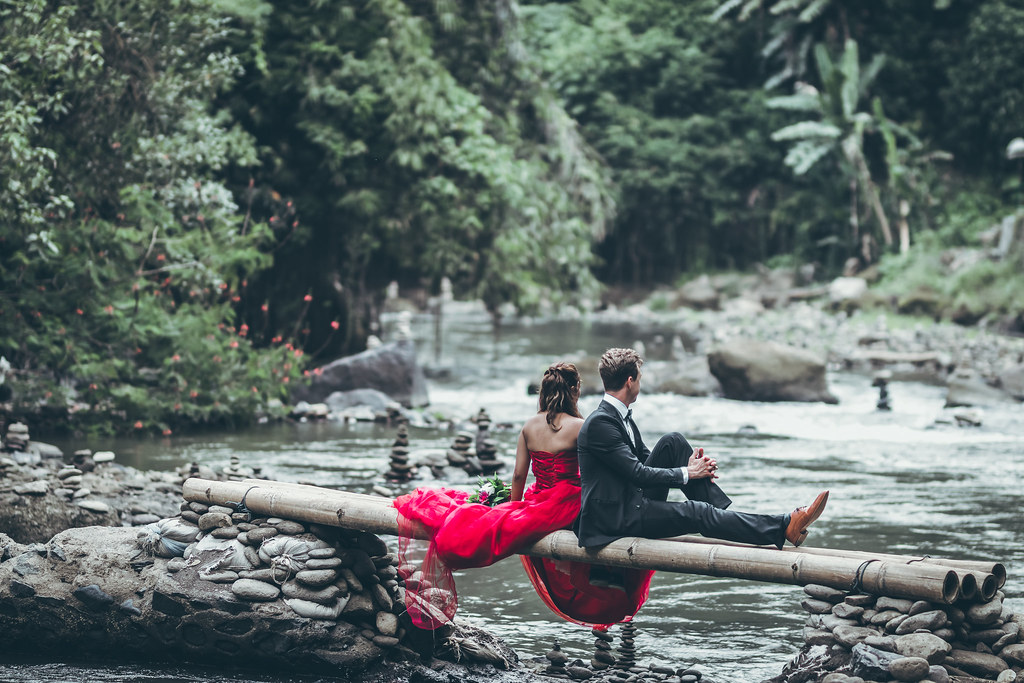Natural Poses For Romantic Couples — Lightness Photography