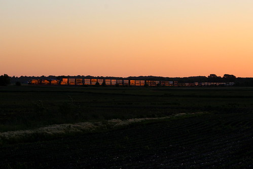 up trains es44ac sd70m sunset twilight morrison illinois