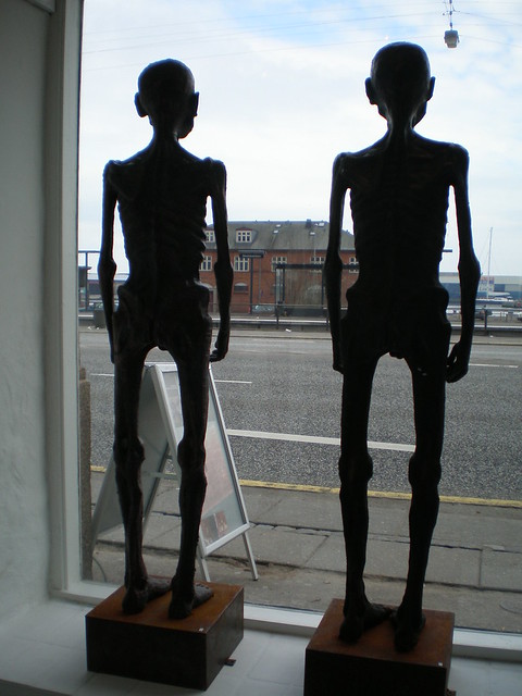'Hunger Boys' by Danish sculptor Jens Galschiøt 2001