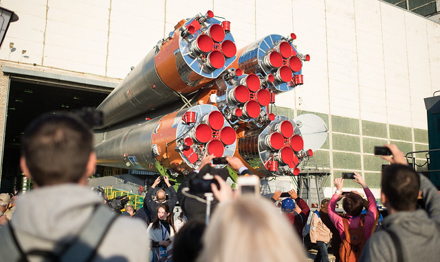 Expedition 56 Soyuz Rollout (NHQ201806040003)