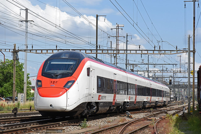 RABe 93 85 2 501 006-3 durchfährt auf einer Testfahrt am 01.06.2018 den Bahnhof Pratteln.