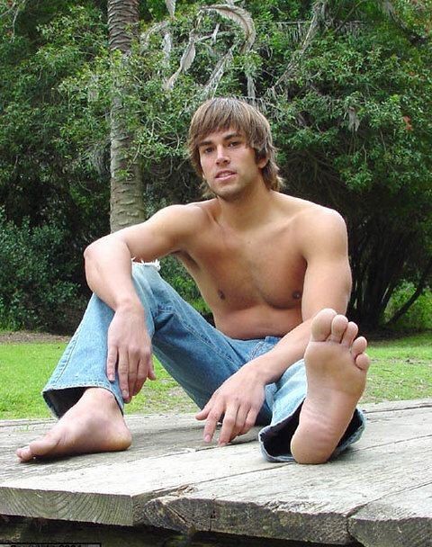 272b58c1a7c4d60f8f1736541c1eec50--barefoot-men-male-feet | Flickr