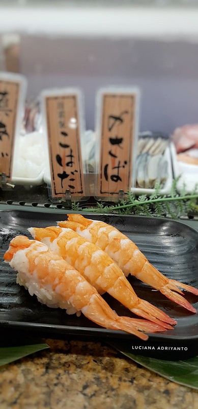 Standing Sushi Bar at Tokyo Station. A quick lunch for busy people. Yummyy... oishiiiii ...  Japan Trip, June 1-3, 2018
