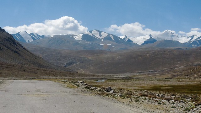 Approaching Koitezek Pass (4271 m)