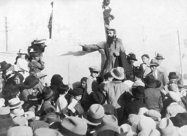 Domingo Zárate Vega, autoproclamado el Cristo de Elqui, predicando en Arequipa, Perú, año 1932.