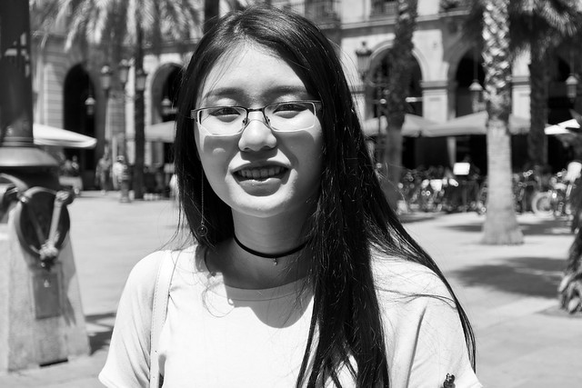 Kind girl from China to the Plaça Reial, Barcelona.