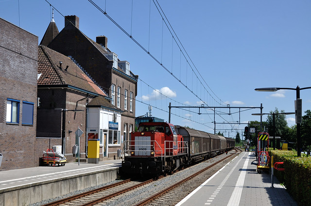 DBC 6509 met gesloten wagens, Bodegraven, 21-07-2017