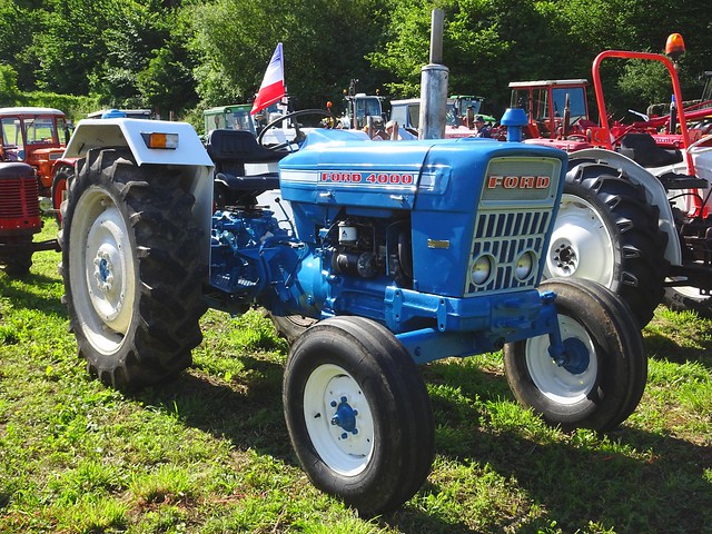 Tracteur FORD 4000